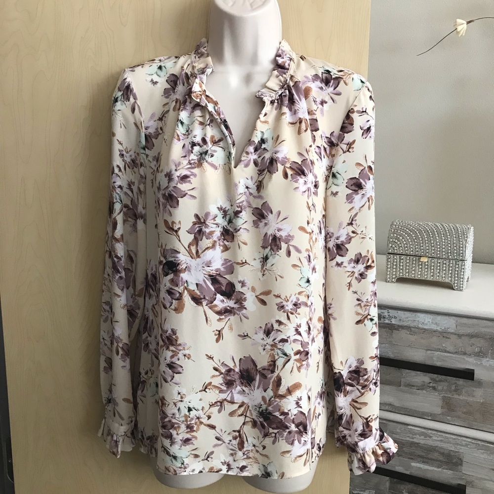 NWT Olivia + Joy Flowy Floral Top Size S